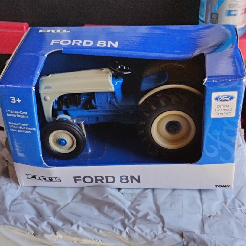 New Ertl Ford 8N Blue and Cream Die-Cast Tractor Toy (B-1) & (B-2) - Picture 1 of 5